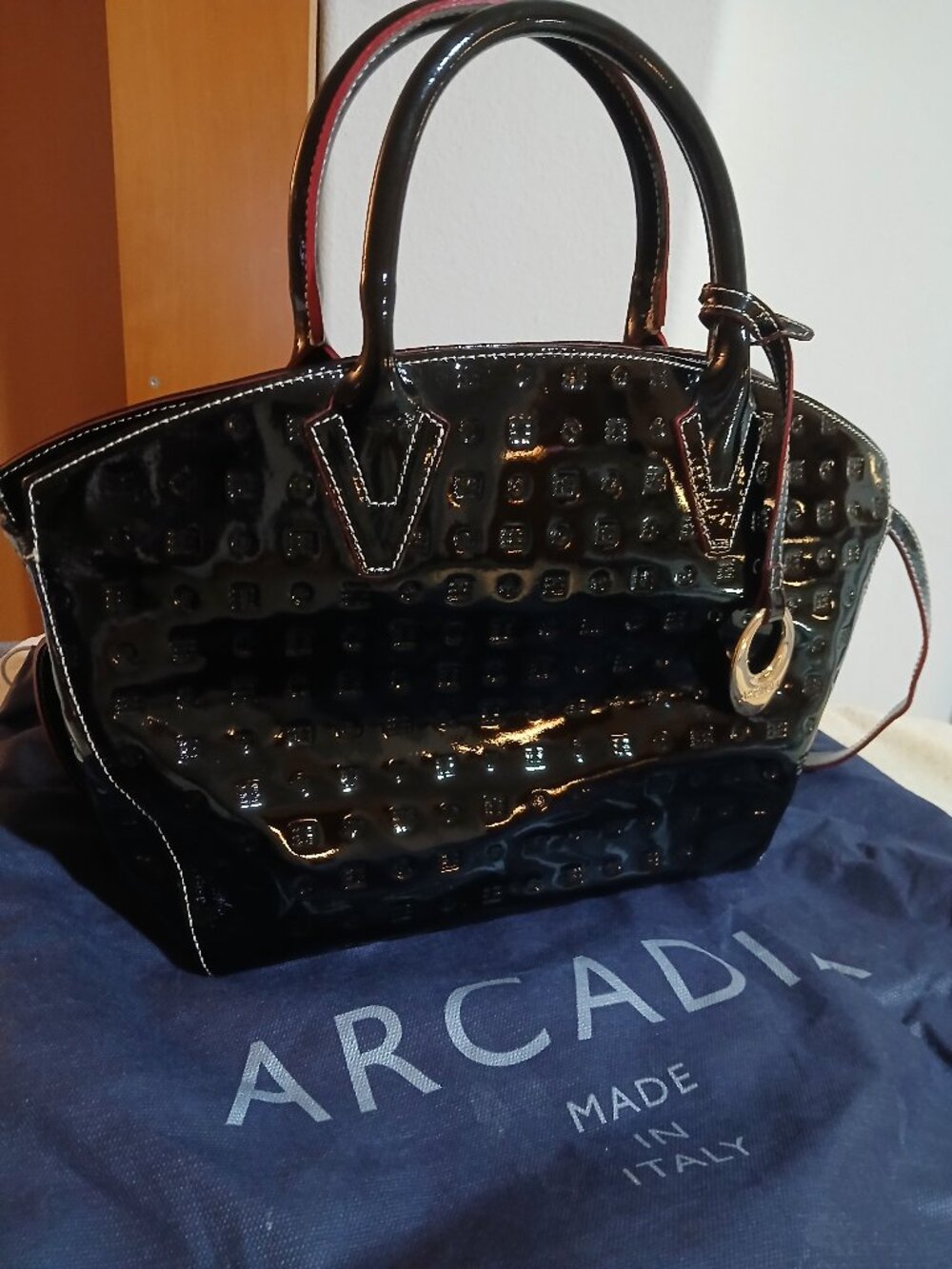 New Arcadia patent leather bag satchel blk pristine, gold, dustbag. Italy